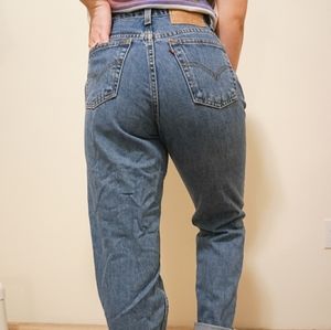 TAKING DOWN SOON! VINTAGE Levis 550's high waist